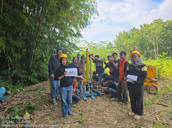 Dari Teori ke Lapangan, Mahasiswa Teknik Sipil UM Buton Praktik Pengujian Daya Dukung Tanah dengan Metode Sondir